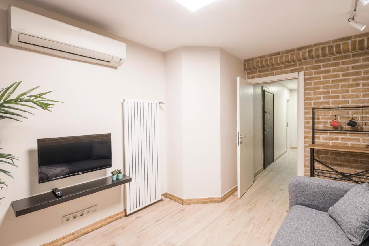 Apartment Elegant 2 Bedroom Duplex House With Garden In Cihangir *