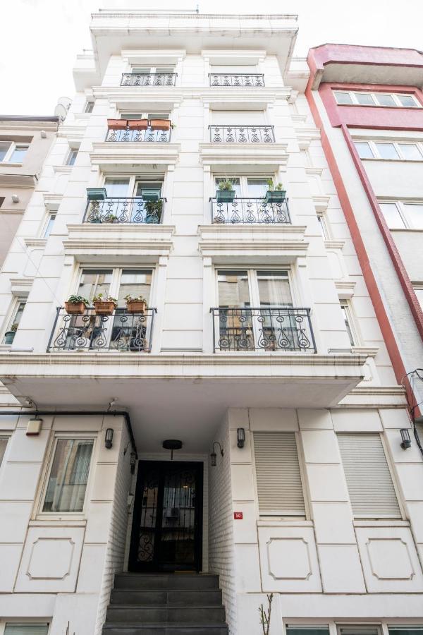 Elegant 2 Bedroom Duplex House With Garden In Cihangir Apartment
